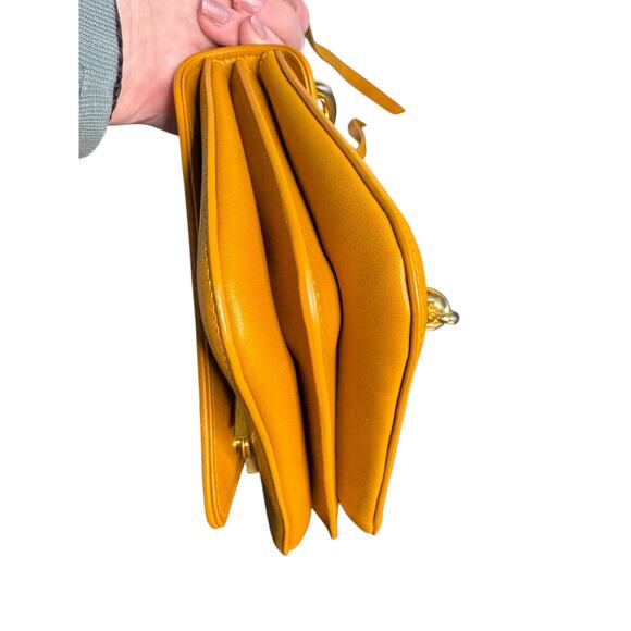 Bottega Veneta Mount Envelope Calfskin Bag in Cob - Picture 9 of 16